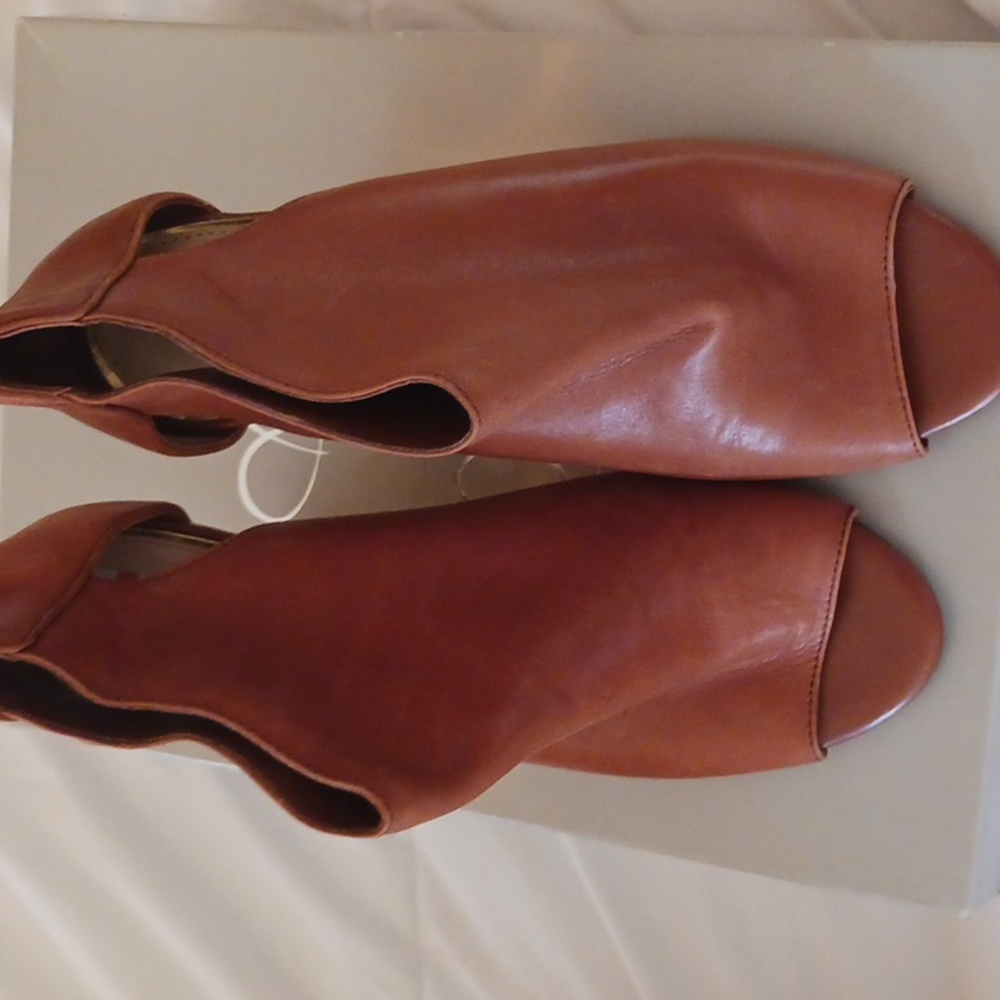 Jessica Simpson's brown leather boots size 8 nwt